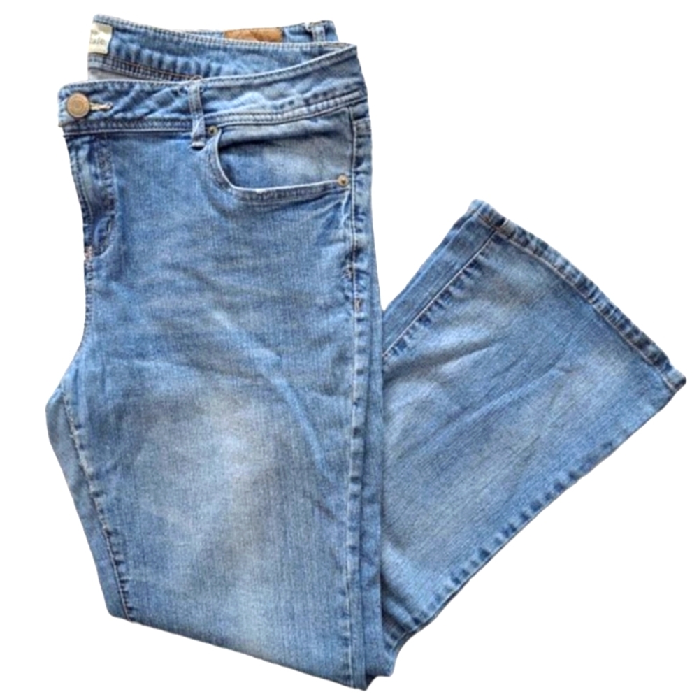 Aeropostale Chelsea Boot Cut Light Wash Denim jeans Size 17/18 Short